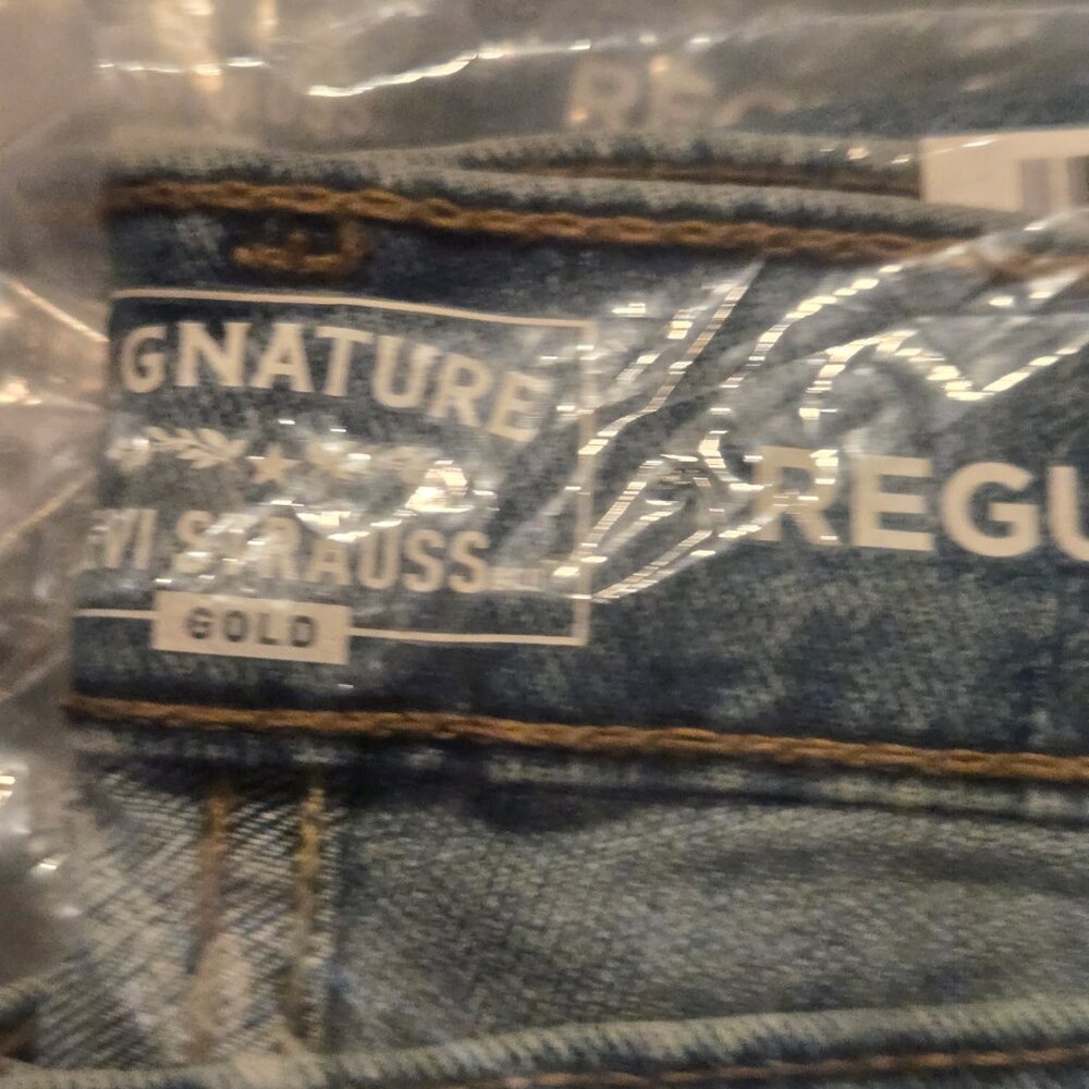 Mens Levi jeans Signature Gold regular fit Size 42x30 Brand new with tags - Picture 4 of 6